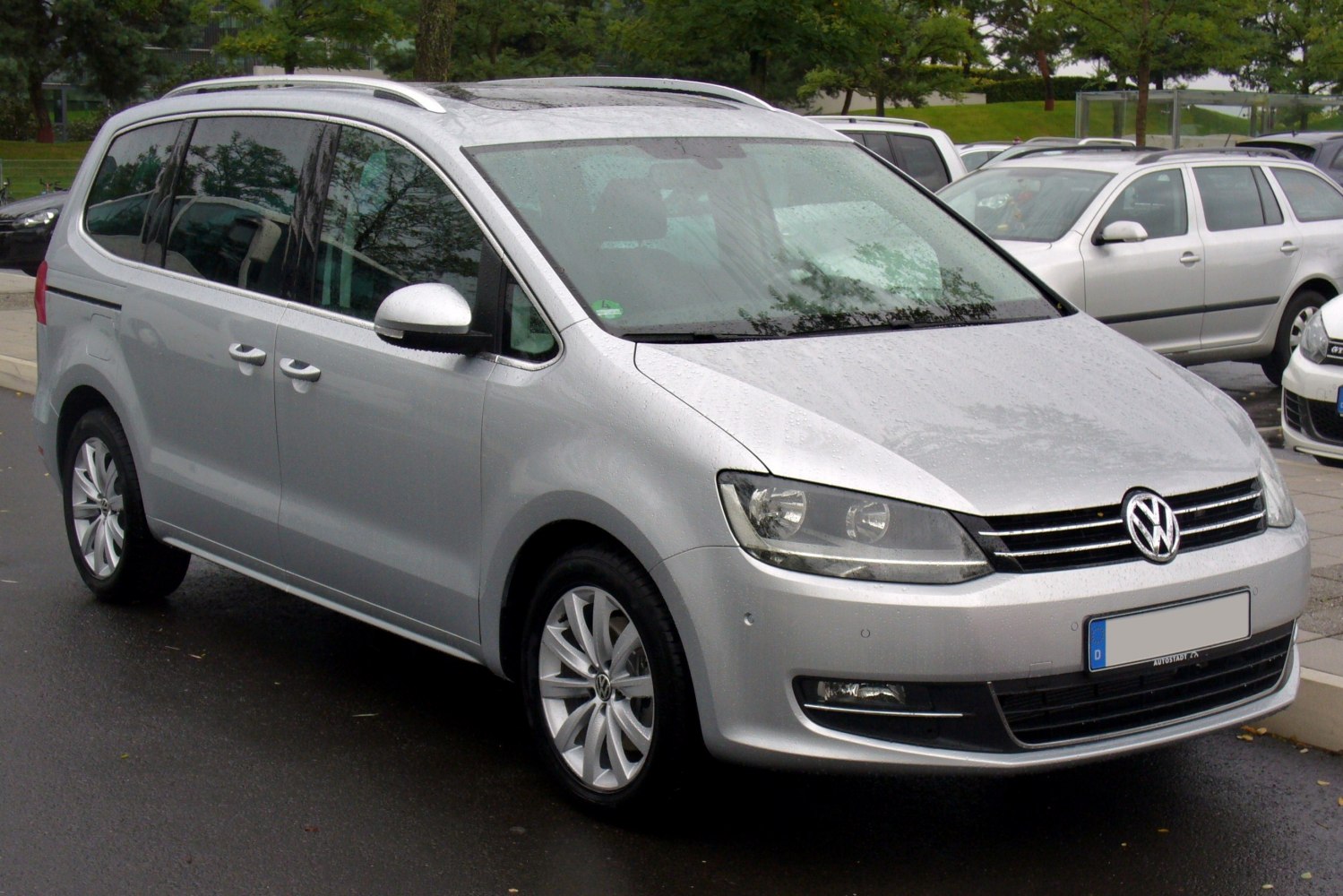 https://totalrenting.es/wp-content/uploads/2022/10/volkswagen-sharan-ii-2010-2-0-tdi-140-cv-scr-minivan-mpv.png