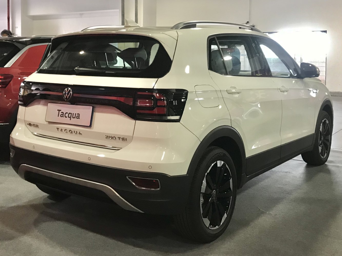 https://totalrenting.es/wp-content/uploads/2022/10/volkswagen-tacqua-2020-1-5-113-cv-suv-crossover-1.png