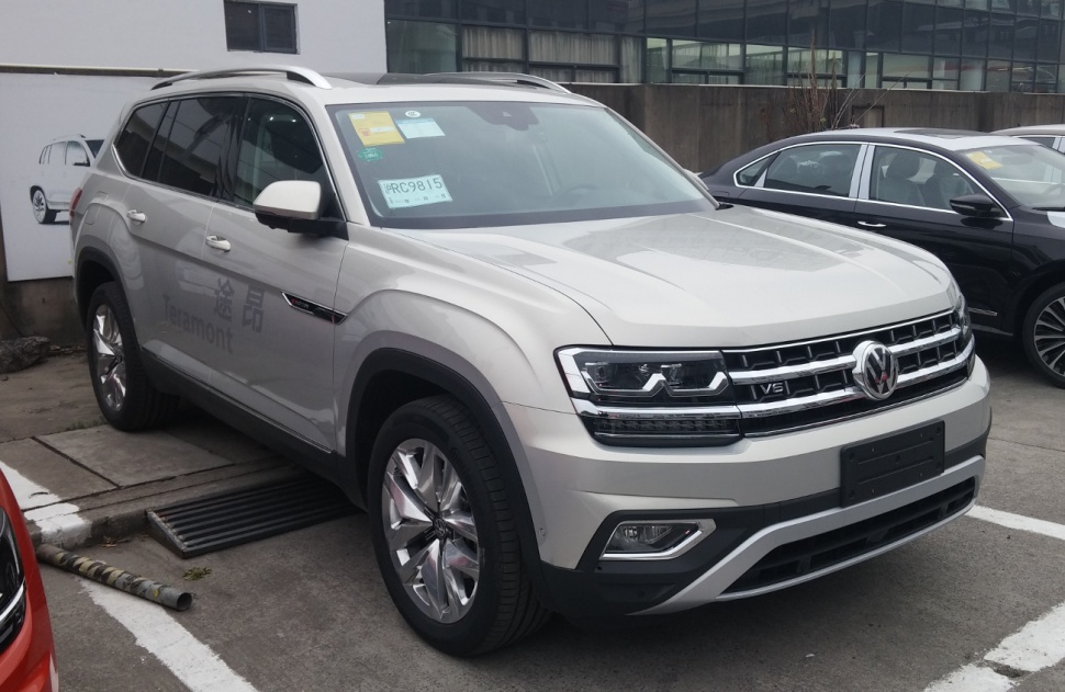 https://totalrenting.es/wp-content/uploads/2022/10/volkswagen-teramont-2018-2-0-tsi-220-cv-4motion-automatic-suv.png