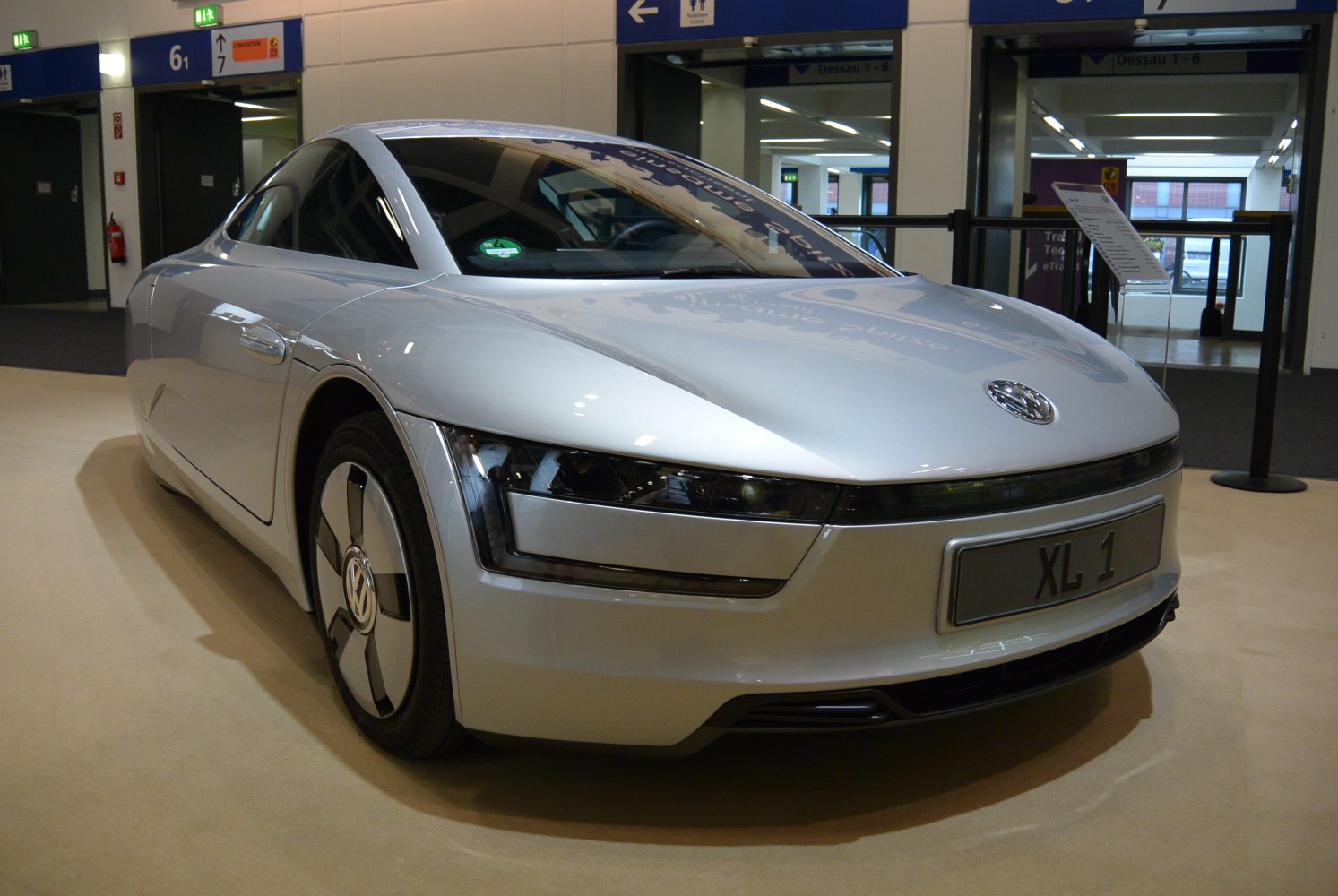 https://totalrenting.es/wp-content/uploads/2022/10/volkswagen-xl1-2014-0-8-tdi-69-cv-phev-dsg-coupe-13.png