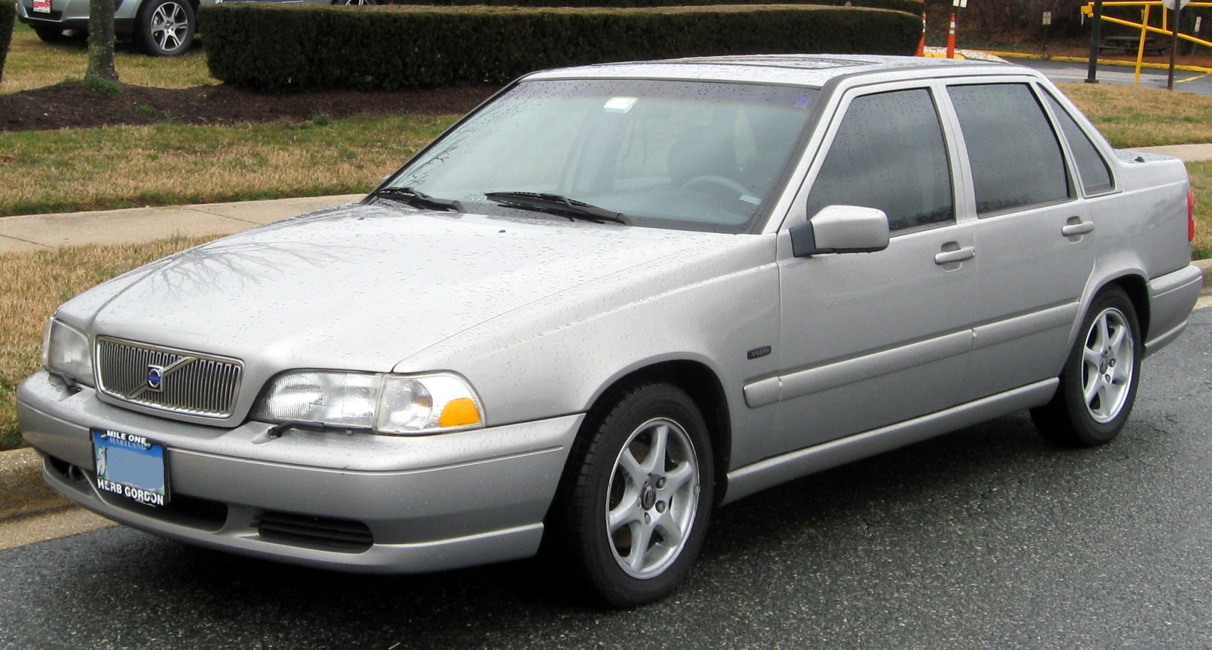 https://totalrenting.es/wp-content/uploads/2022/10/volvo-s70-1997-2-0-126-cv-berlina.png