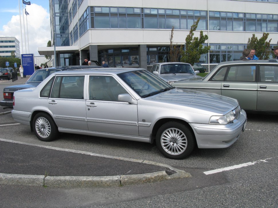 https://totalrenting.es/wp-content/uploads/2022/10/volvo-s90-1997-2-9-24v-180-cv-berlina.png