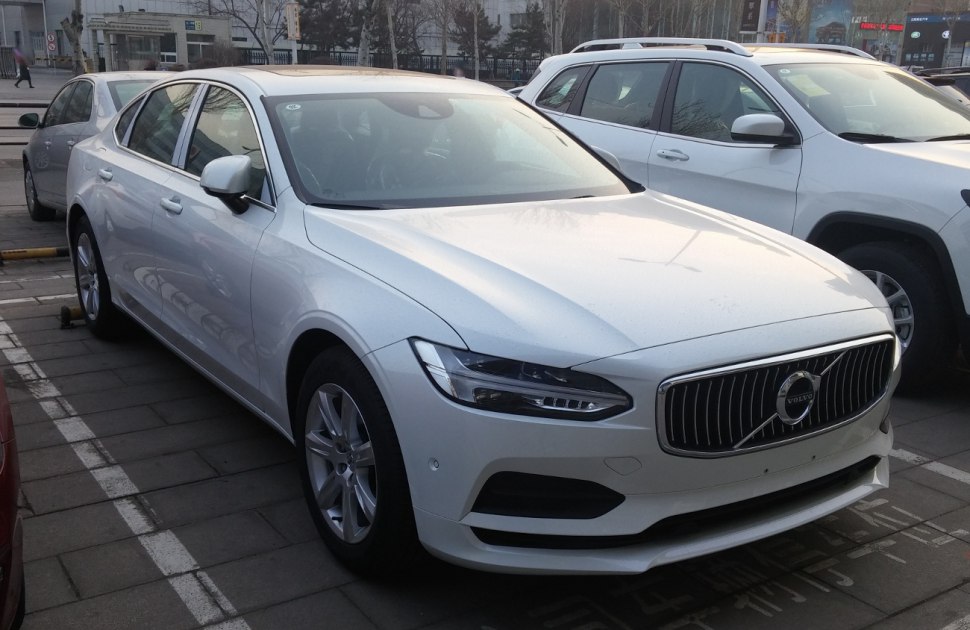 https://totalrenting.es/wp-content/uploads/2022/10/volvo-s90-l-2016-2017-2-0-t5-254-cv-automatic-berlina.png