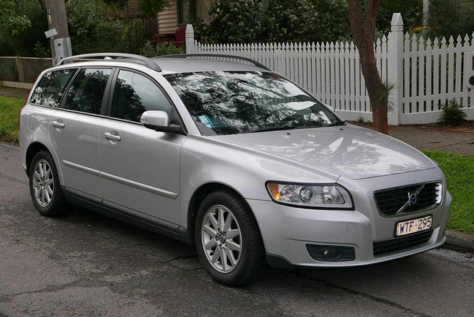 https://totalrenting.es/wp-content/uploads/2022/10/volvo-v50-facelift-2007-2008-1-6-100-cv-ranchera.png