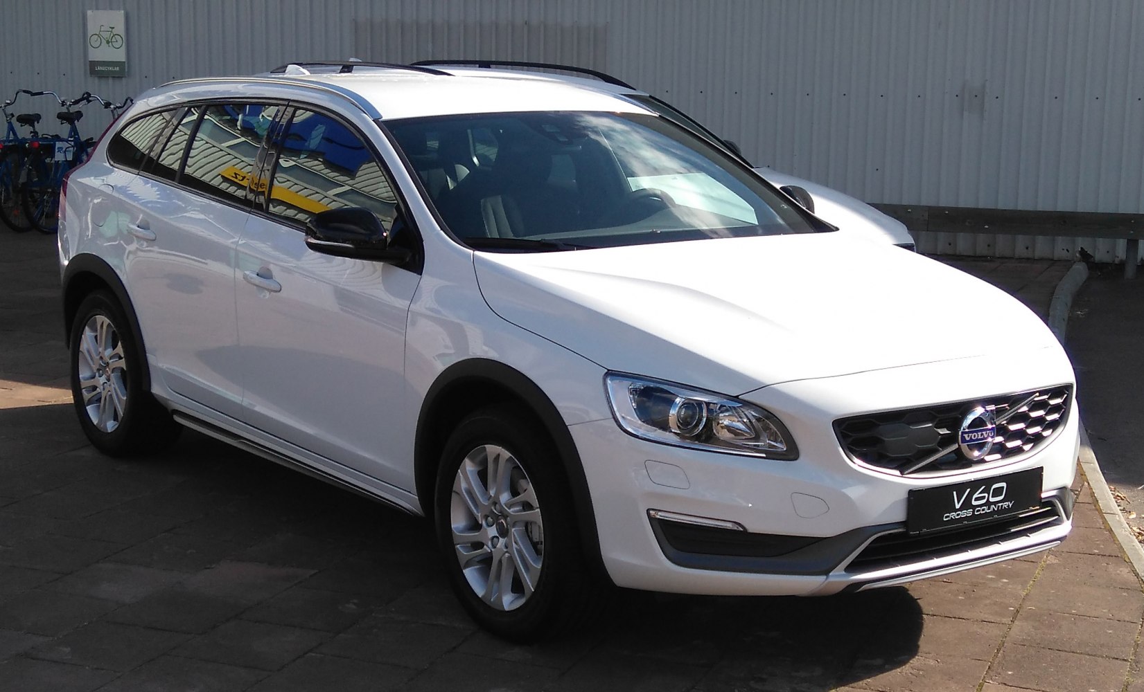 https://totalrenting.es/wp-content/uploads/2022/10/volvo-v60-i-cross-country-2015-2-5-t5-254-cv-awd-automatic-ranchera-crossover.png