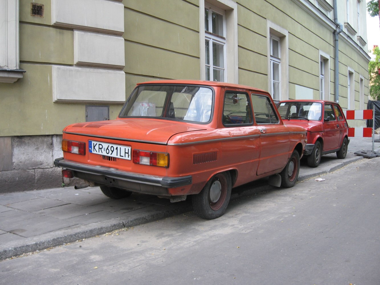 https://totalrenting.es/wp-content/uploads/2022/10/zaz-968m-1979-1-2-v4-42-cv-coupe-2.png
