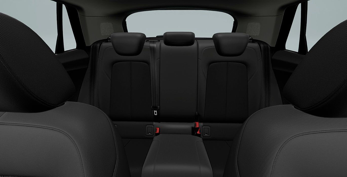 AUDI Q2 Advanced 30 TFSI interior trasera | Total Renting