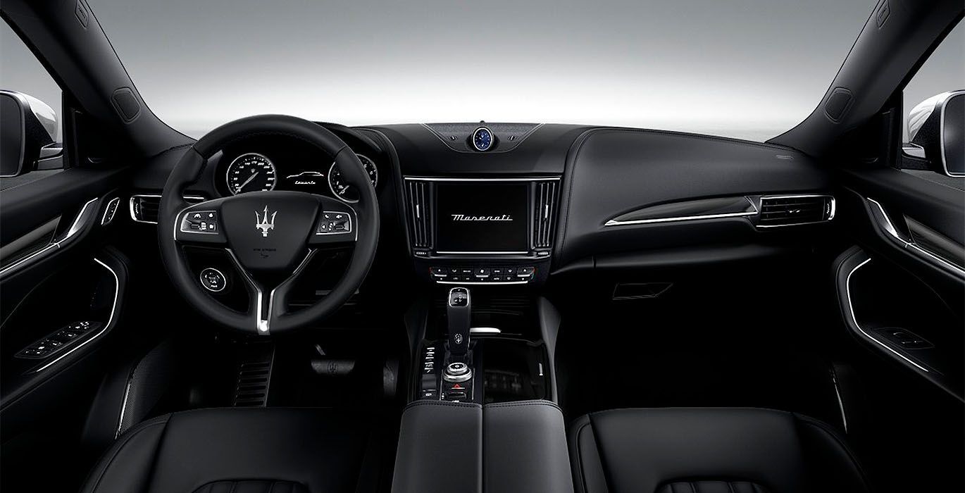 MASERATI Levante GT Hybrid interior delantera | Total Renting
