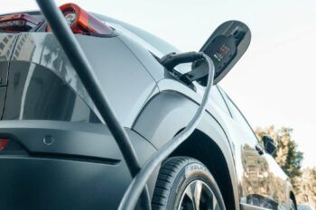 ¿Qué ventajas ofrecen los cargadores eléctricos para coches?