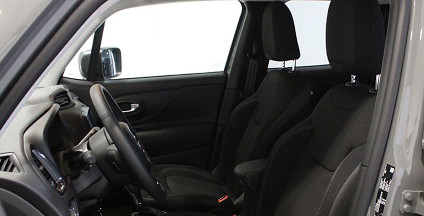 Jeep Renegade S 4XE interior perfil | Total Renting