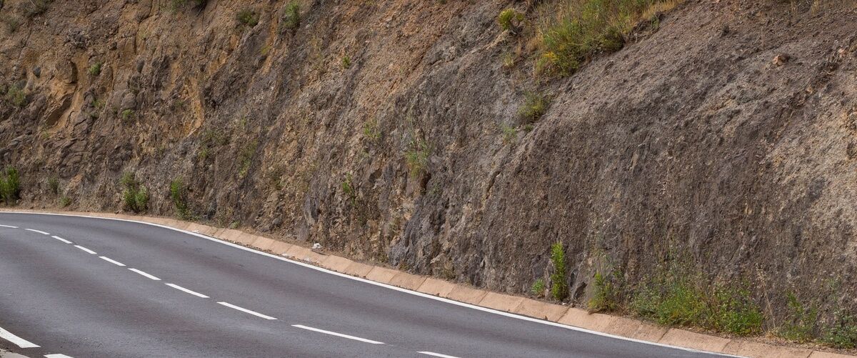 Carretera autonómica coche