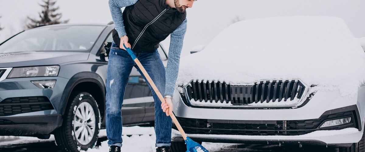 Cepillo y rasqueta para nieve coche