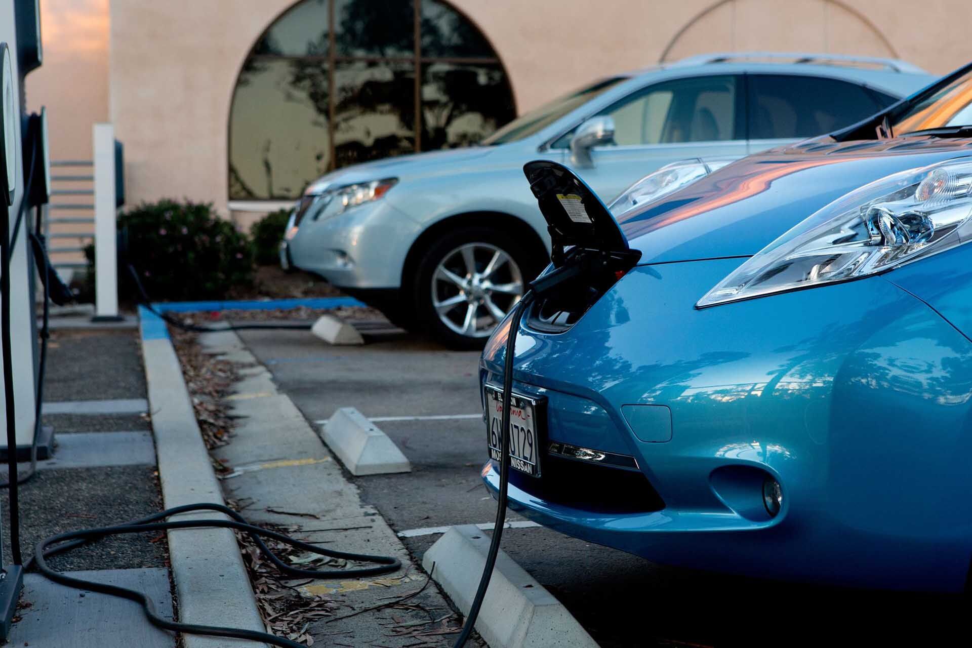 Todo el dinero que te puedes ahorrar conduciendo un coche eléctrico