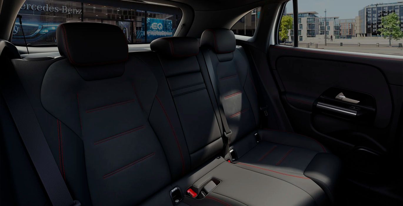 Mercedes EQA 250 interior trasera | Total Renting