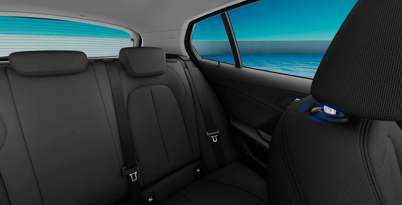 BMW Serie 1 118i Corporate Automatico 136CV interior trasera | Total Renting