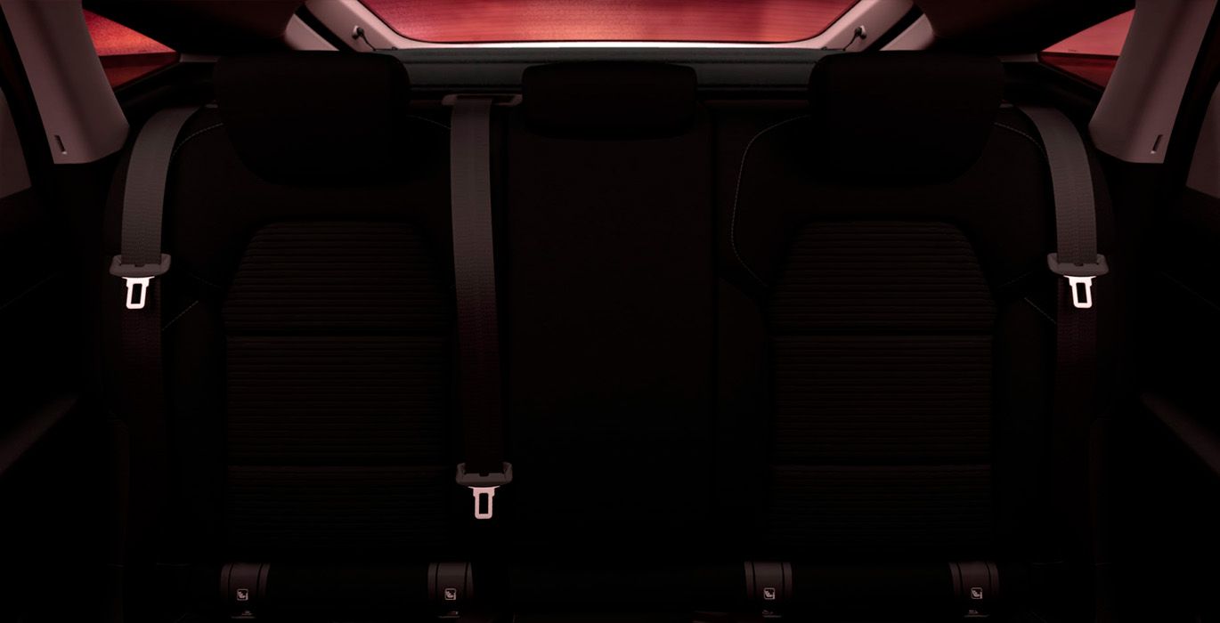 Renault Arkana E Tech Full Hybrid Evolution interior trasera | Total Renting