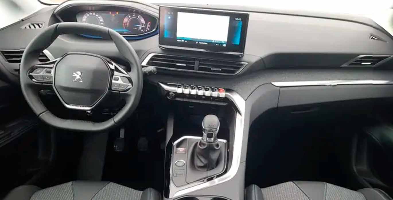 Peugeot 3008 1.2 interior1 | Total Renting