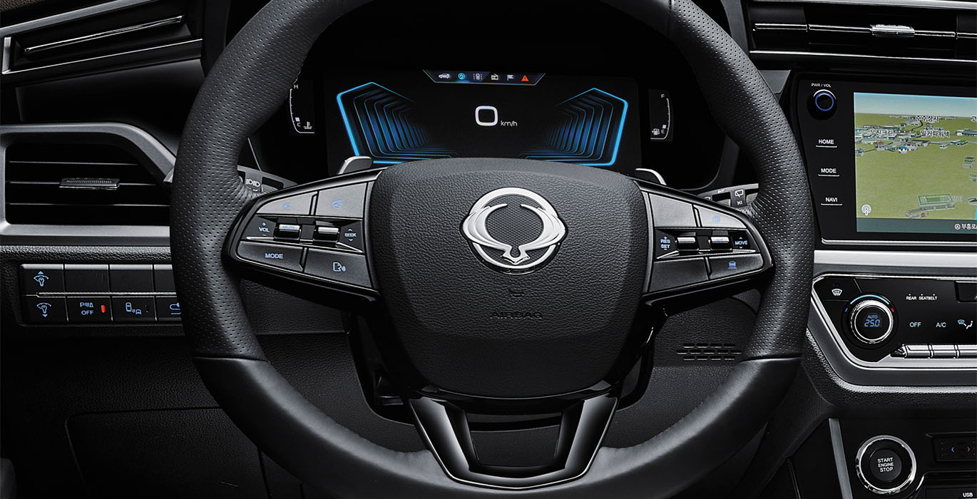 KGM Korando G15 GLP Urban Plus 4x2 interior volante | Total Renting