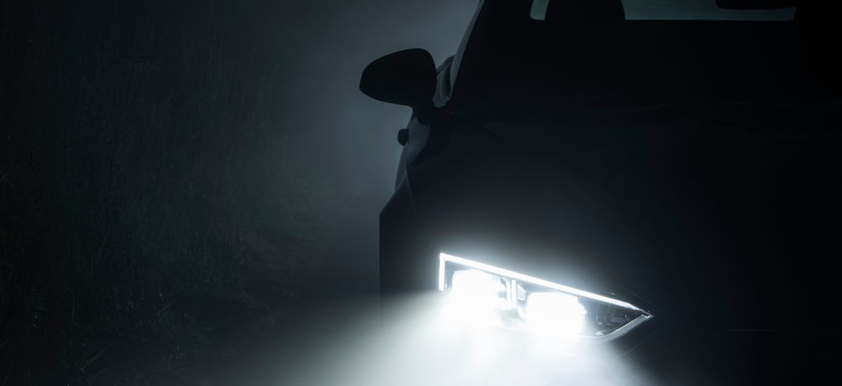 Uso correcto de las luces antiniebla: ¿Cuándo y cómo activarlas?