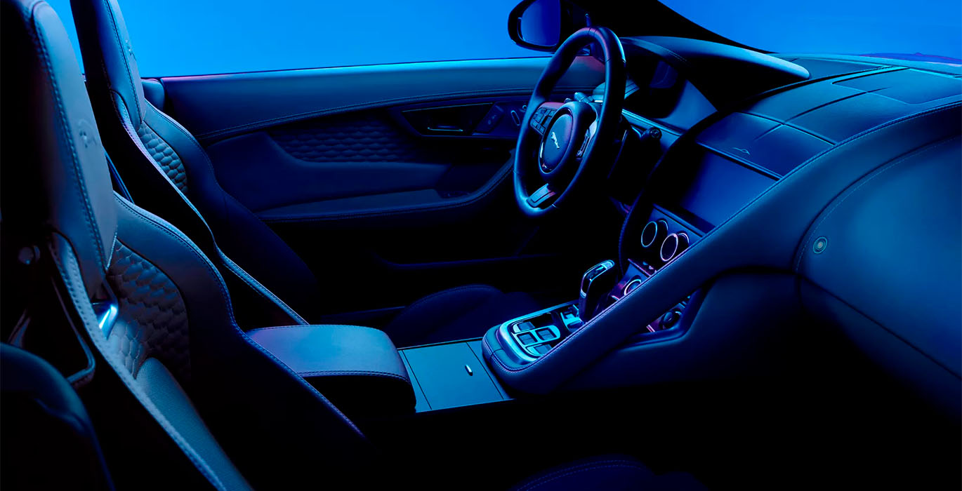 Jaguar F Type 2.0 I4 RWD R Dynamic interior delantera | Total Renting