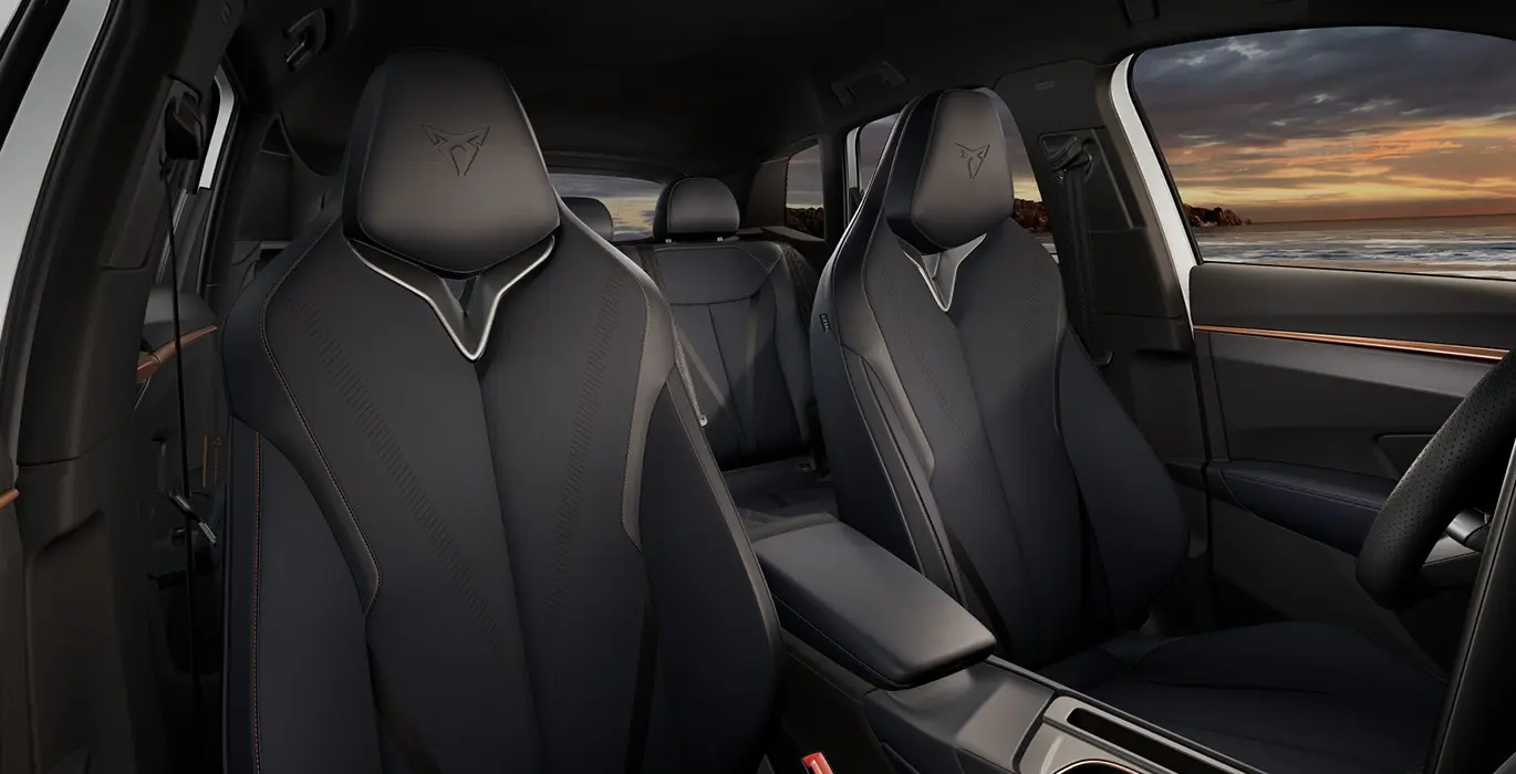 CUPRA Terramar 1.5 eTSI 110kW DSG interior trasera | Total Renting
