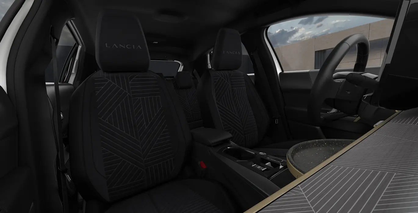 Lancia Ypsilon LX MHEV Hybrid 73kW interior trasera | Total Renting