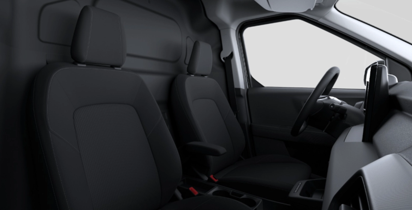 FORD Transit Courier Van Trend BEV 136cv Automática interior delantera III