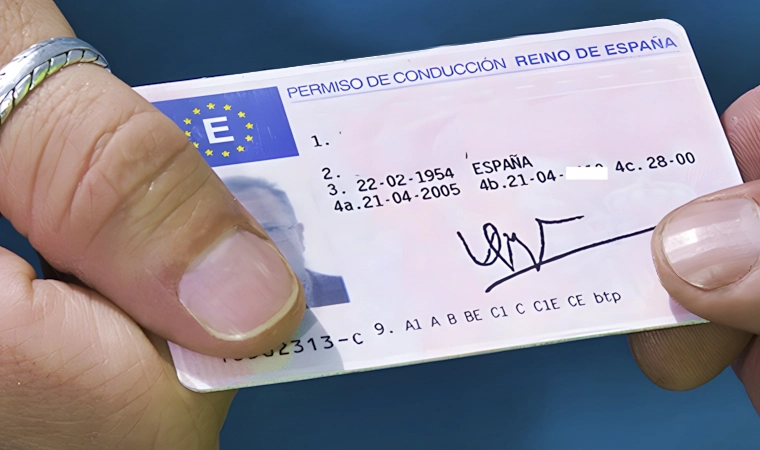 Renovar el carnet de conducir para jubilados: ¿Cómo hacer la renovación? 4 renovar el carnet de conducir para jubilados cuadrada 1 2 | Total Renting