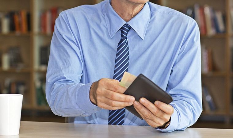 Renovar el carnet de conducir para jubilados: ¿Cómo hacer la renovación? 1 renovar el carnet de conducir para jubilados cuadrada 2 2 | Total Renting