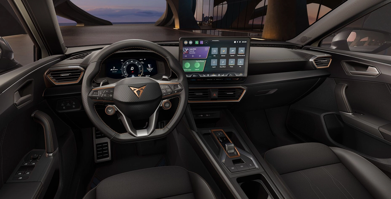 Cupra Leon 1.5 eTSI 110kW 150CV DSG interior delantera | Total Renting