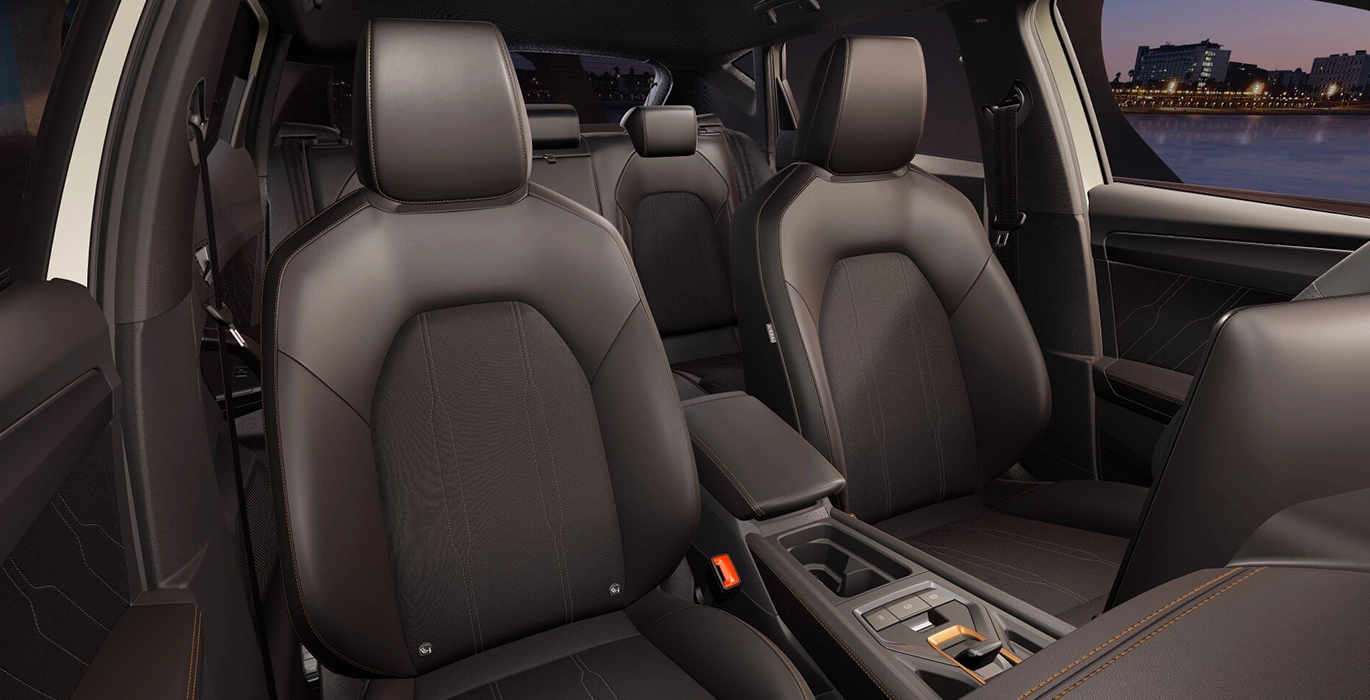 Cupra Leon 1.5 eTSI 110kW 150CV DSG interior trasera | Total Renting
