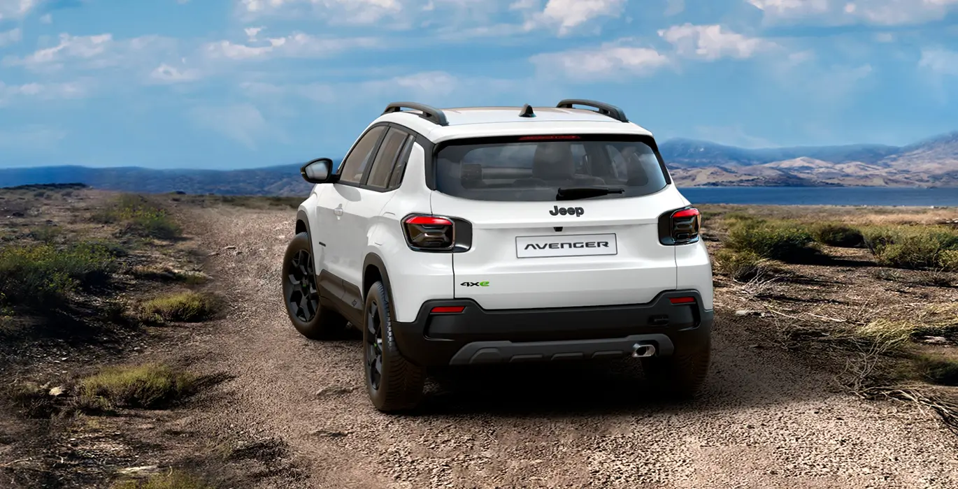 JEEP AVENGER EHYBRID 4xE 136CV AUTOMATICO exterior trasera | Total Renting