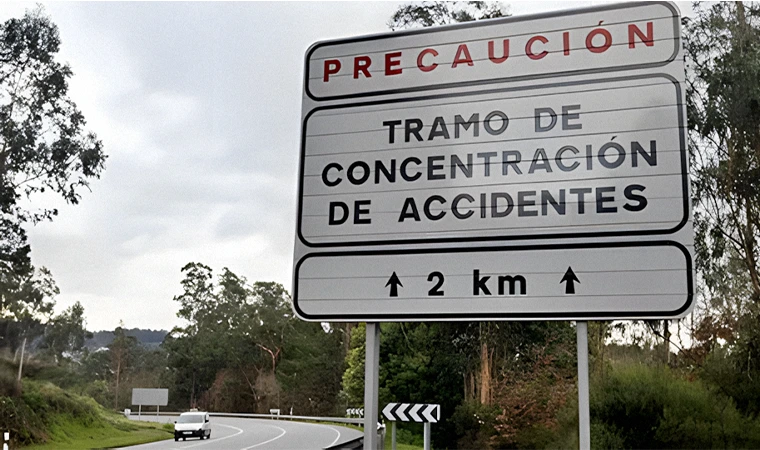 punto negro en la carretera cuadrada 3 | Total Renting