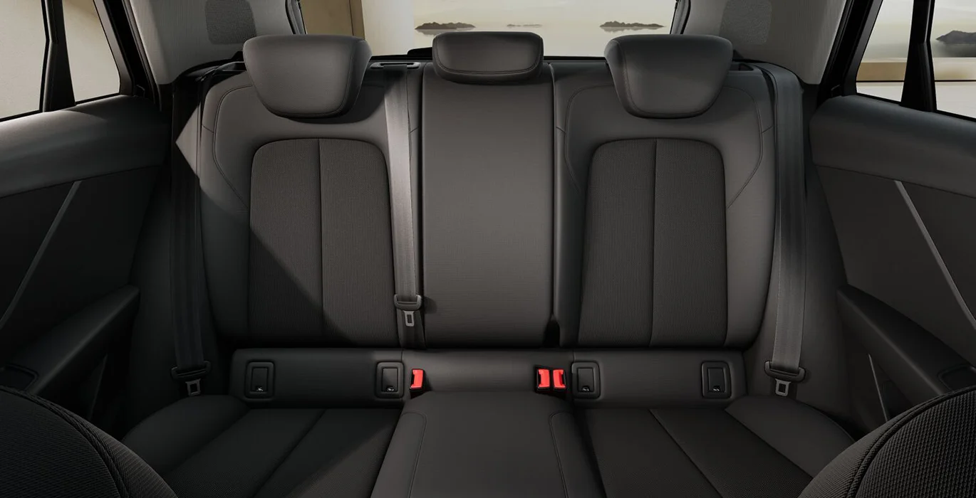 Audi Q2 Advanced 30 TFSI 116cv interior trasera | Total Renting