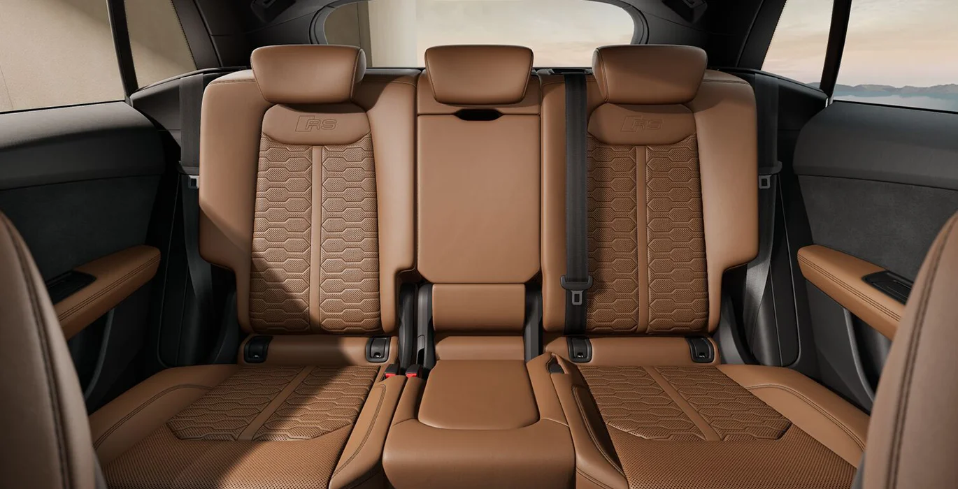Audi RS Q8 441kW TipTronic interior trasera