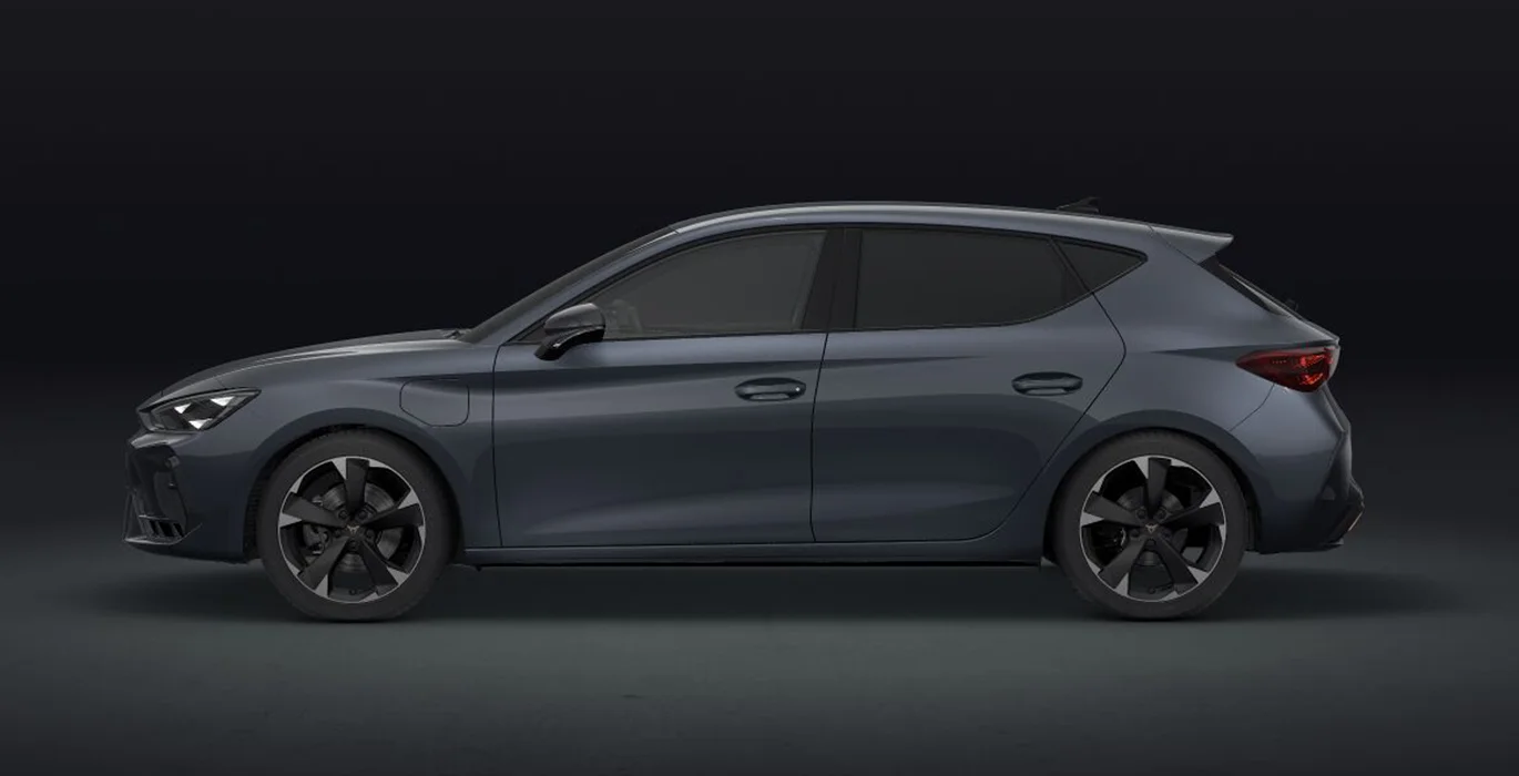Cupra Leon 1.5 PHEV 204CV lateral | Total Renting