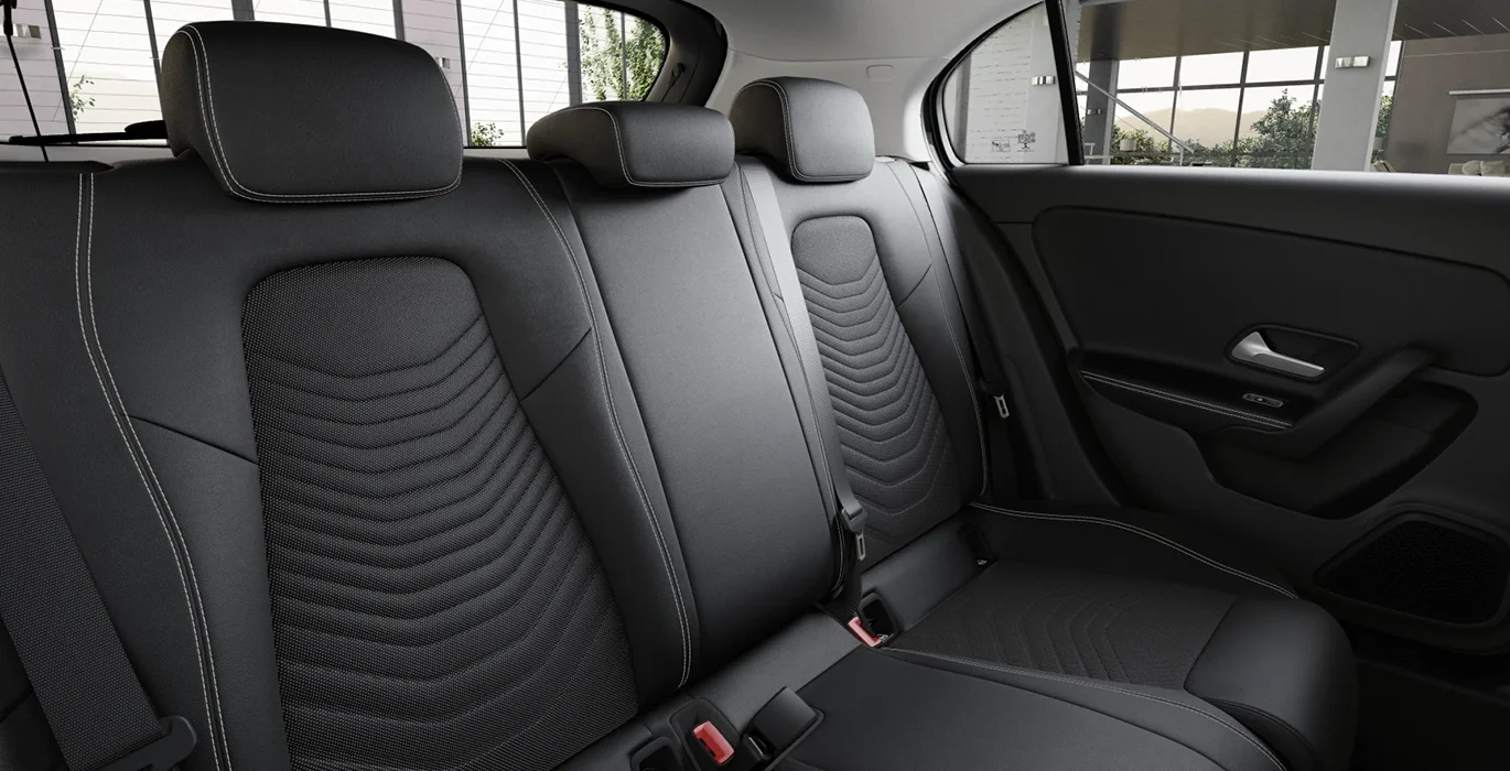 Mercedes Benz Clase A 180 6 Mercedes Benz Clase A 180 interior trasera | Total Renting