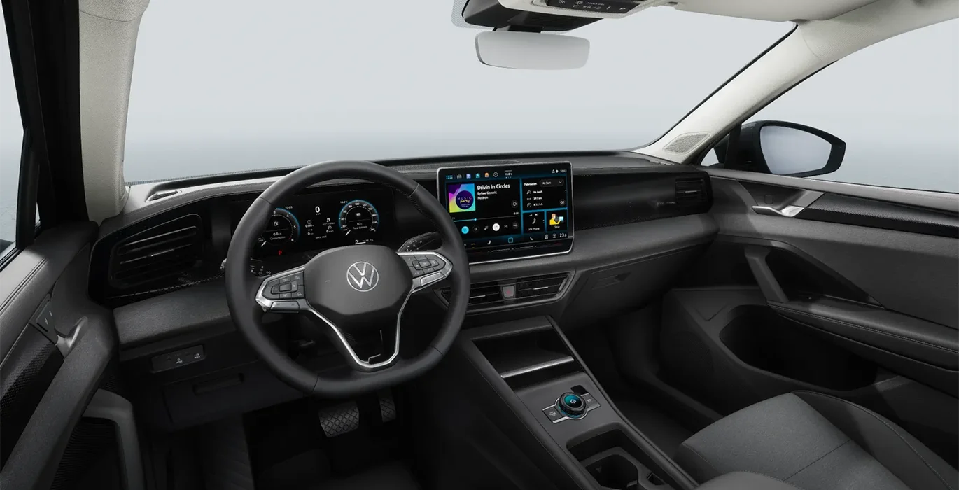 Volkswagen Tiguan 1.5 eTSI DSG inteiror delantera | Total Renting