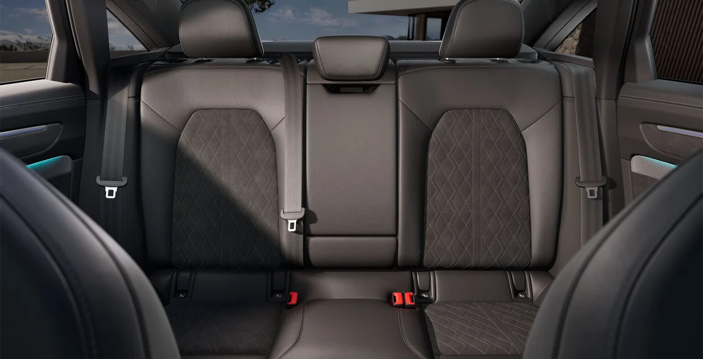 AUDI A6 TDI 150kW (204CV) S Tronic Black Line interior trasera