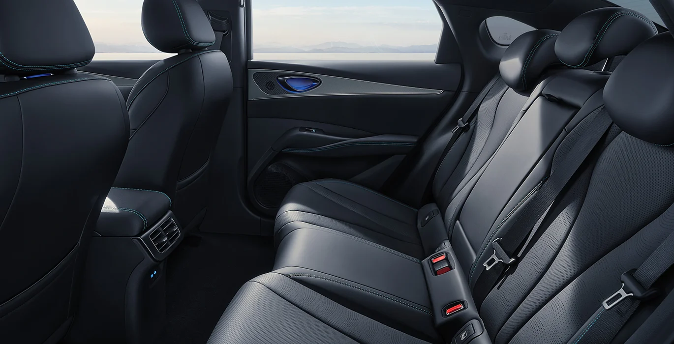 BYD Seal 6 DM-I Boost 5 BYD Seal 6 DM I Boost interior trasera | Total Renting