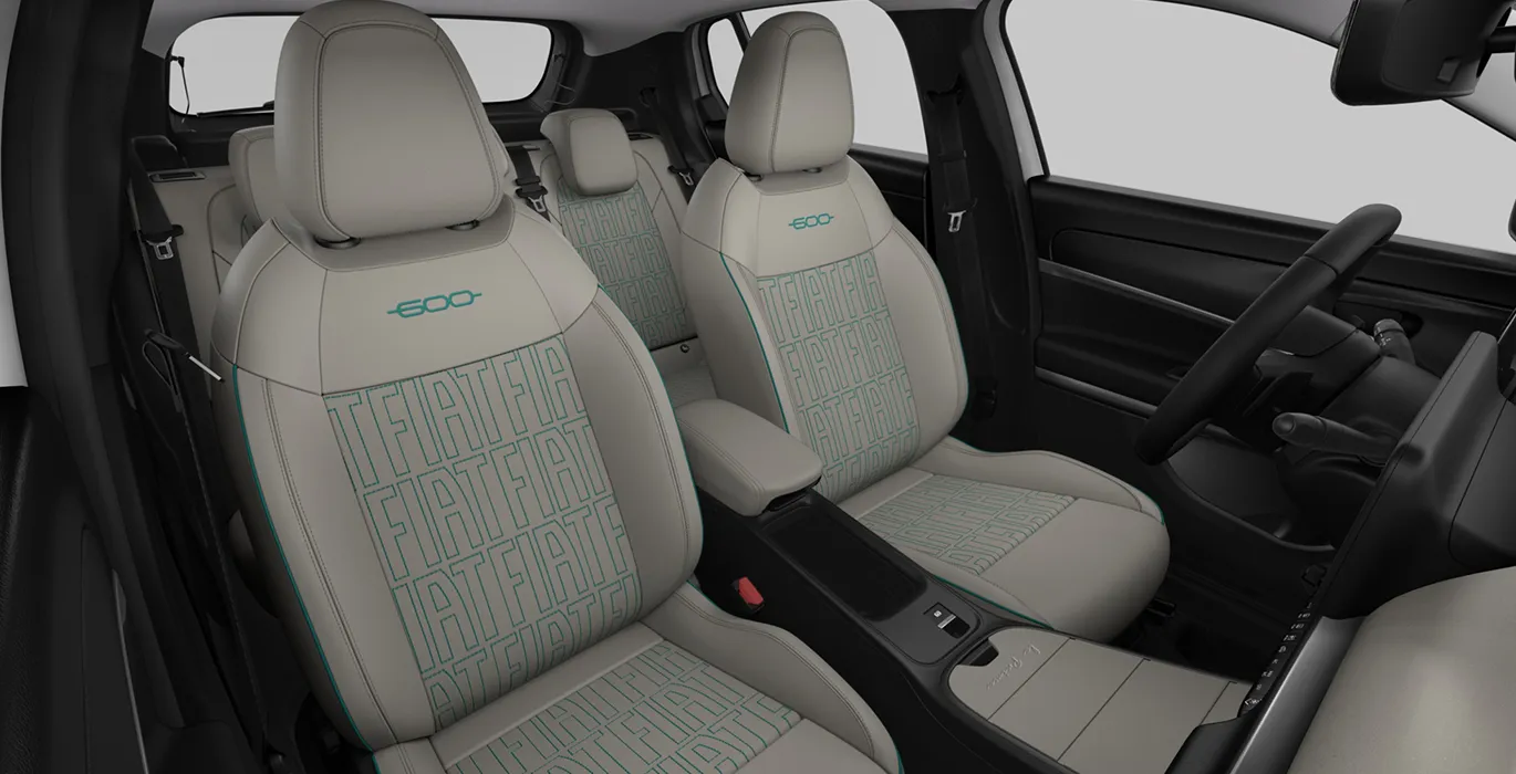 Fiat 600 MHEV LA PRIMA 1.2 145CV DDCT AUTOMATICO interior trasera | Total Renting