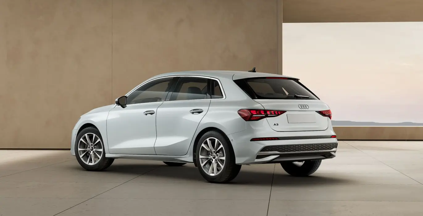 AUDI-A3-Sportback-Advanced-35-TFSI-S-Tronic-trasera