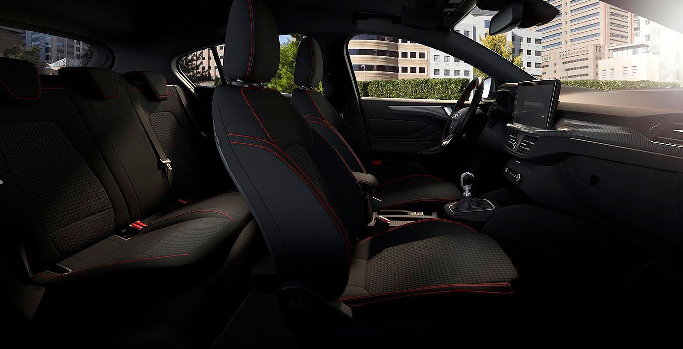 FORD-Focus-1.0-Ecoboost-Mhev-St-Line-interior-perfil