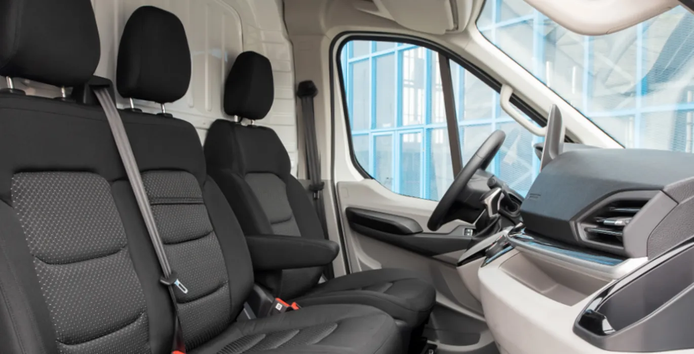 MAXUS eDeliver 9 L3H2 interior delantera II | Total Renting