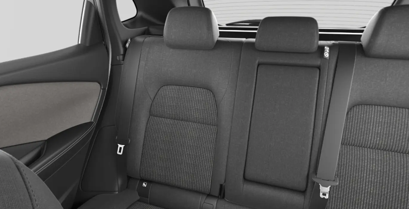 Nissan Qashqai DIG T E6E 103kW 140CV MHEV Acenta interior trasera | Total Renting