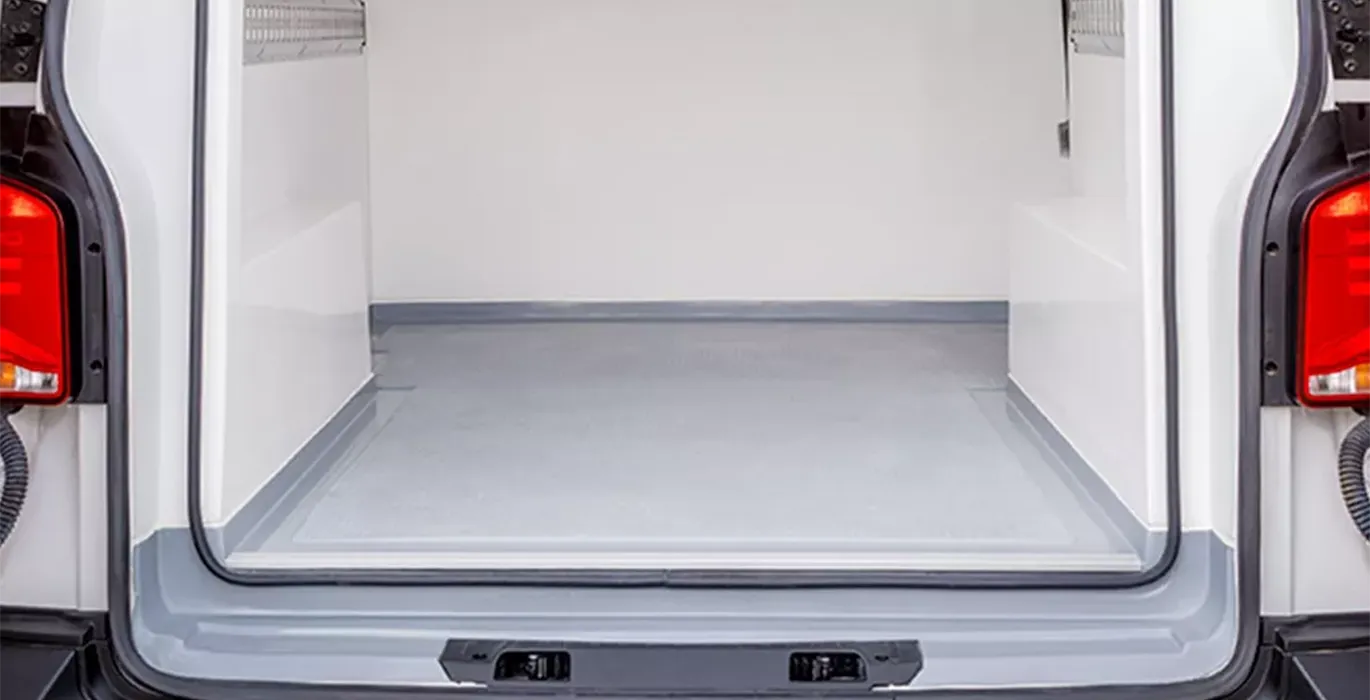 Volkswagen Caddy Fresh Van 2.0 TDI 75kW (102CV) 6vel. - ISOTERMO 6 VOLKSWAGEN Caddy Fresh Van 2.0 TDI 75kW 102CV 6vel. trasera interior | Total Renting