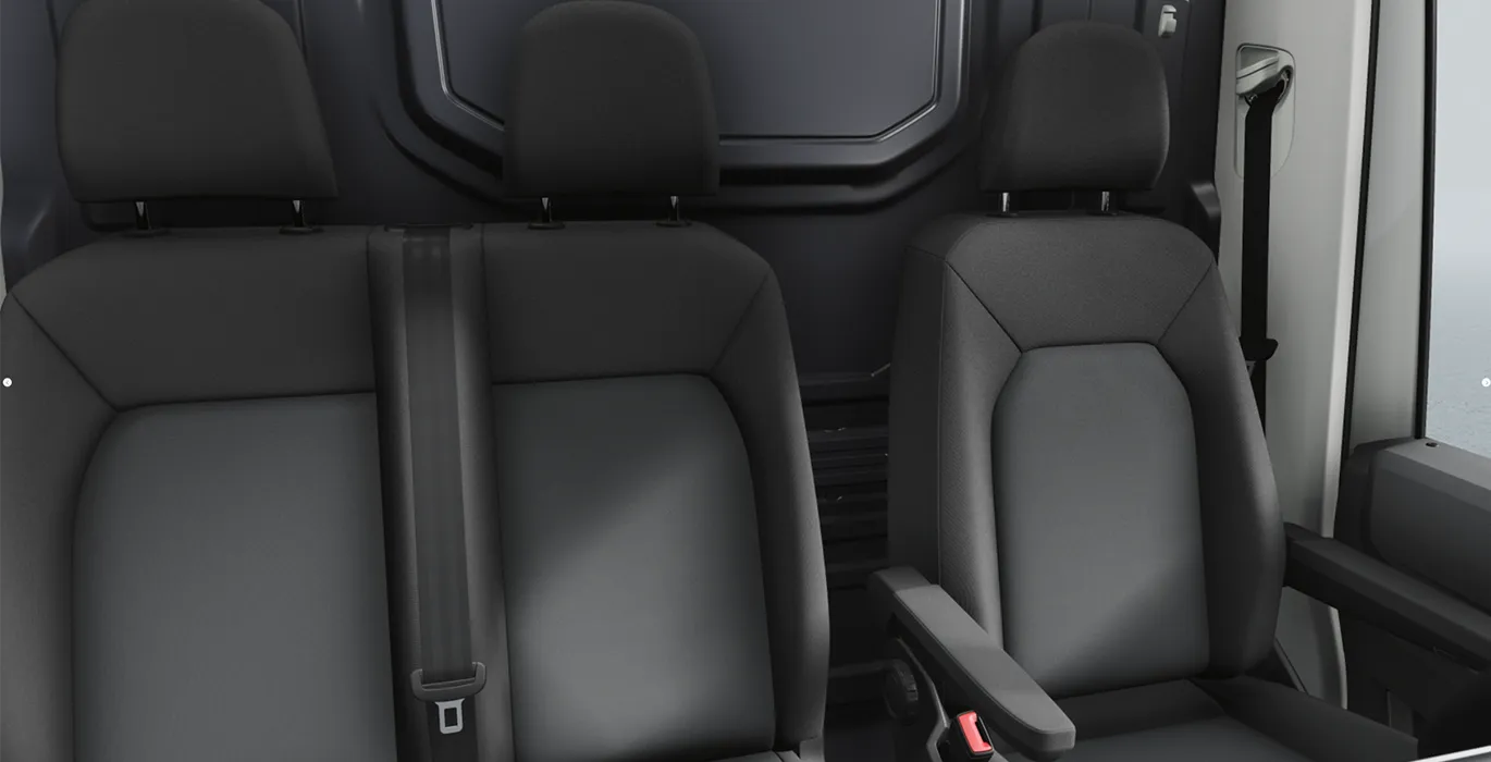 Volkswagen Crafter 35 Fresh Van BM L3 2.0 TDI FWD 103kW (140CV) - ISOTERMO 6 VOLKSWAGEN Crafter 35 Fresh Van BM L3 2.0 TDI FWD 103kW 140CV ISOTERMO interior delantera III | Total Renting