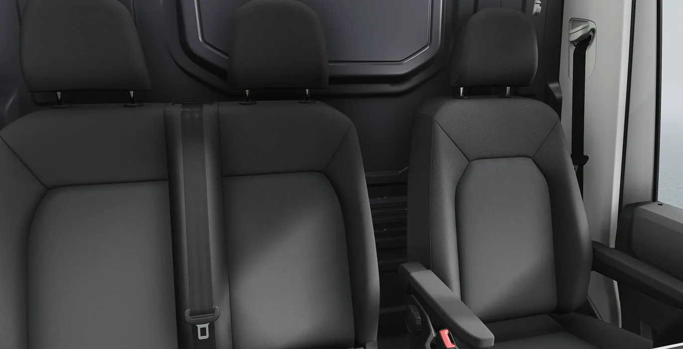 VOLKSWAGEN Crafter 35 Furgon BL TA L4H3 2.0 TDI 103kW 140CV ISOTERMO interior delantera III | Total Renting