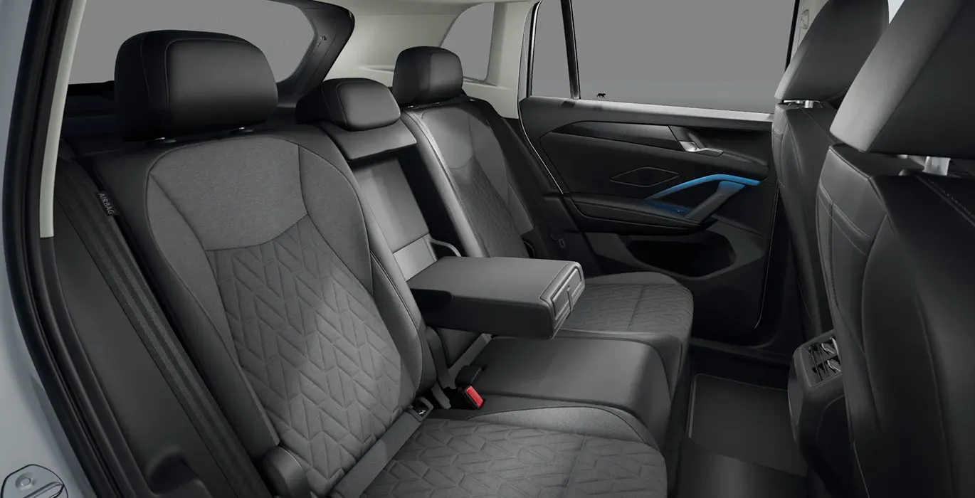 Volkswagen Tiguan Más 1.5 TSI eHybrid 150kW (204CV) DSG 6 Volkswagen Tiguan Mas 1.5 TSI eHybrid 150kW 204CV DSG interior trasera | Total Renting