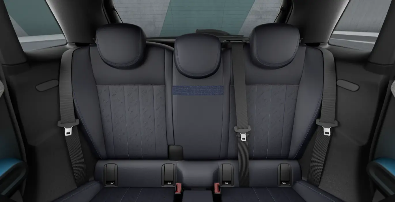 MINI-Cooper-5-Puertas-C-Favoured-115kW-interior-trasera-1.webp